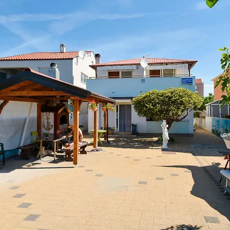 Josip-2 Apartment