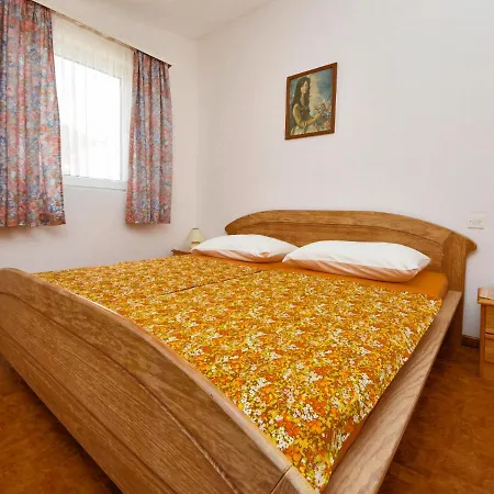 Josip-2 Apartment *